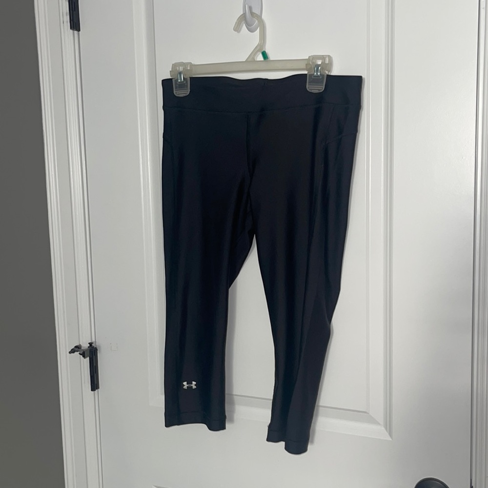 CROPPED UNDER ARMOUR LEGGINGS